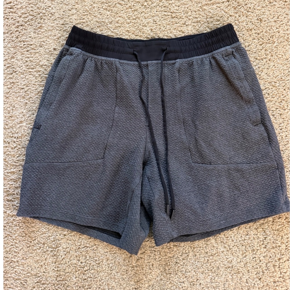 Lululemon At Ease Short 7 Textured Heathered Grey Mens Size Large
LM7AI9S